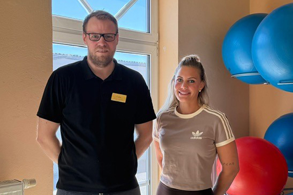 Lukas und Anna im Rehasport Kursraum